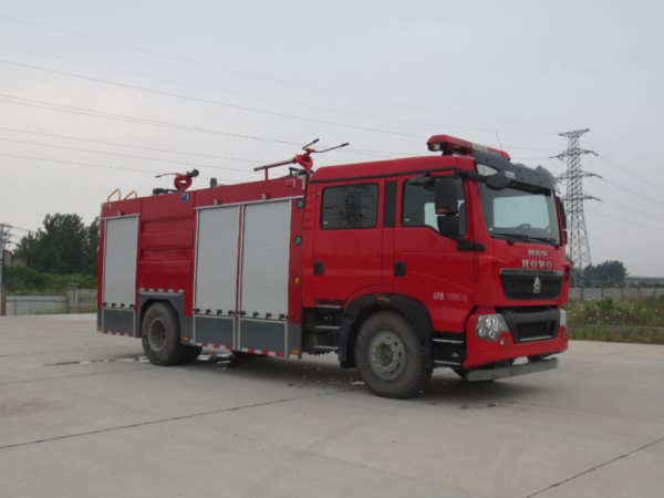 國五重汽T5G干粉水聯用消防車